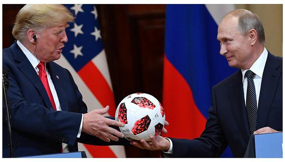 ​Vladimir Putin le regaló a Donald Trump la pelota del Mundial Rusia 2018 (VIDEO)