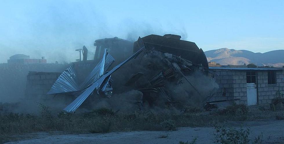 Procuraduría de comuna de Paucarpata desalojó a 100 invasores (FOTOS)