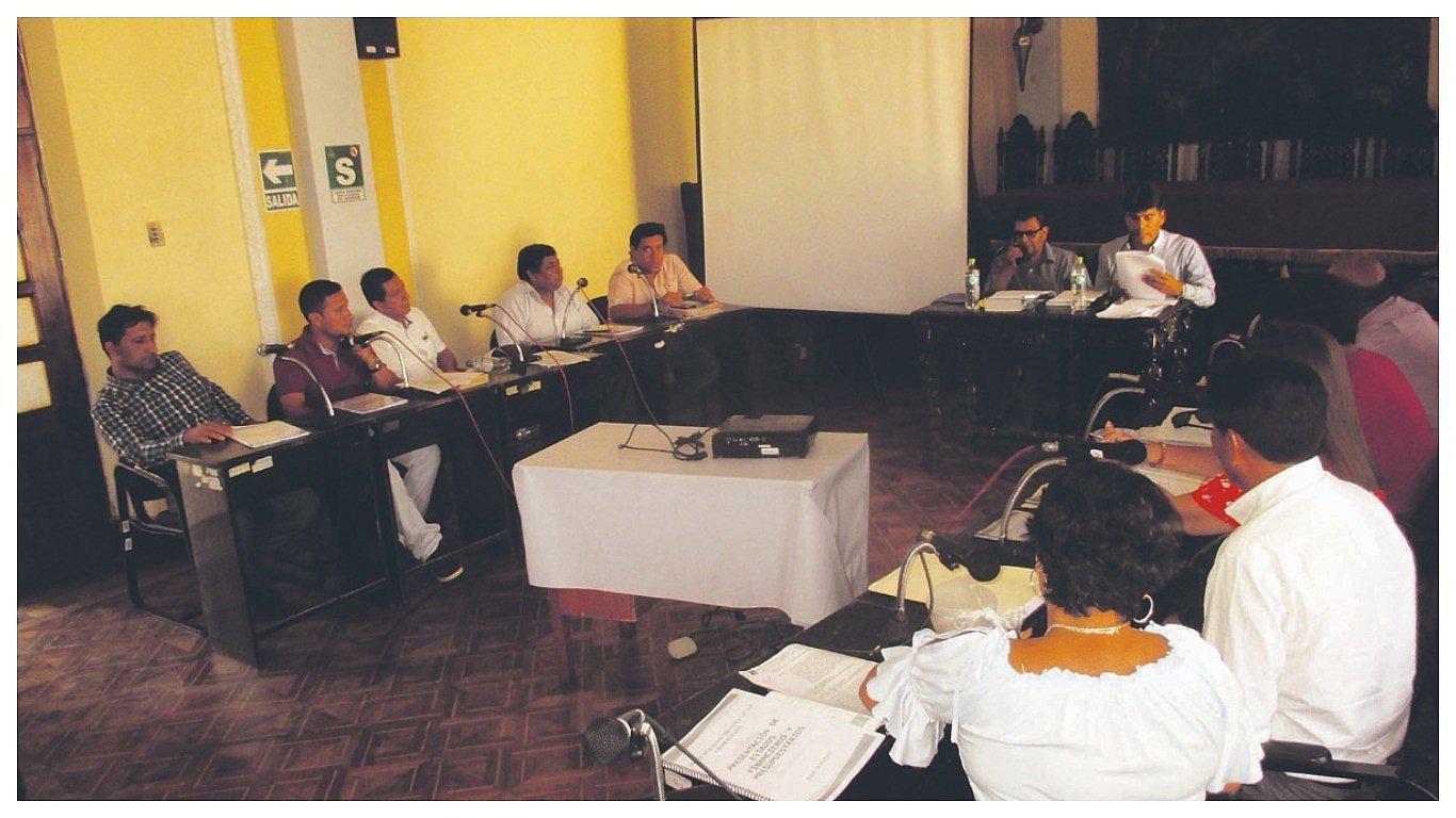 Protestan por colegio 27 de Diciembre y funcionarios se corren por parque infantil