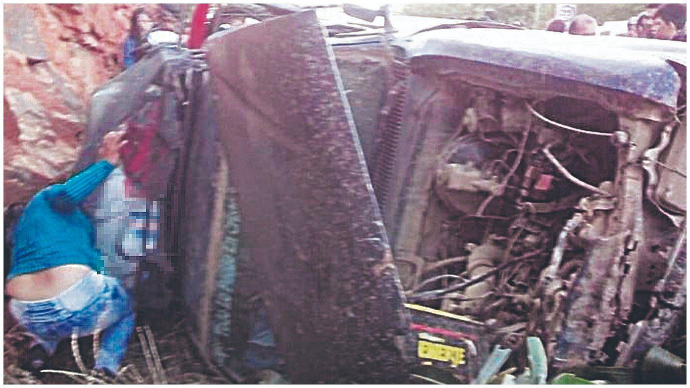 Tres muertos y siete heridos deja choque entre camioneta y mototaxi 