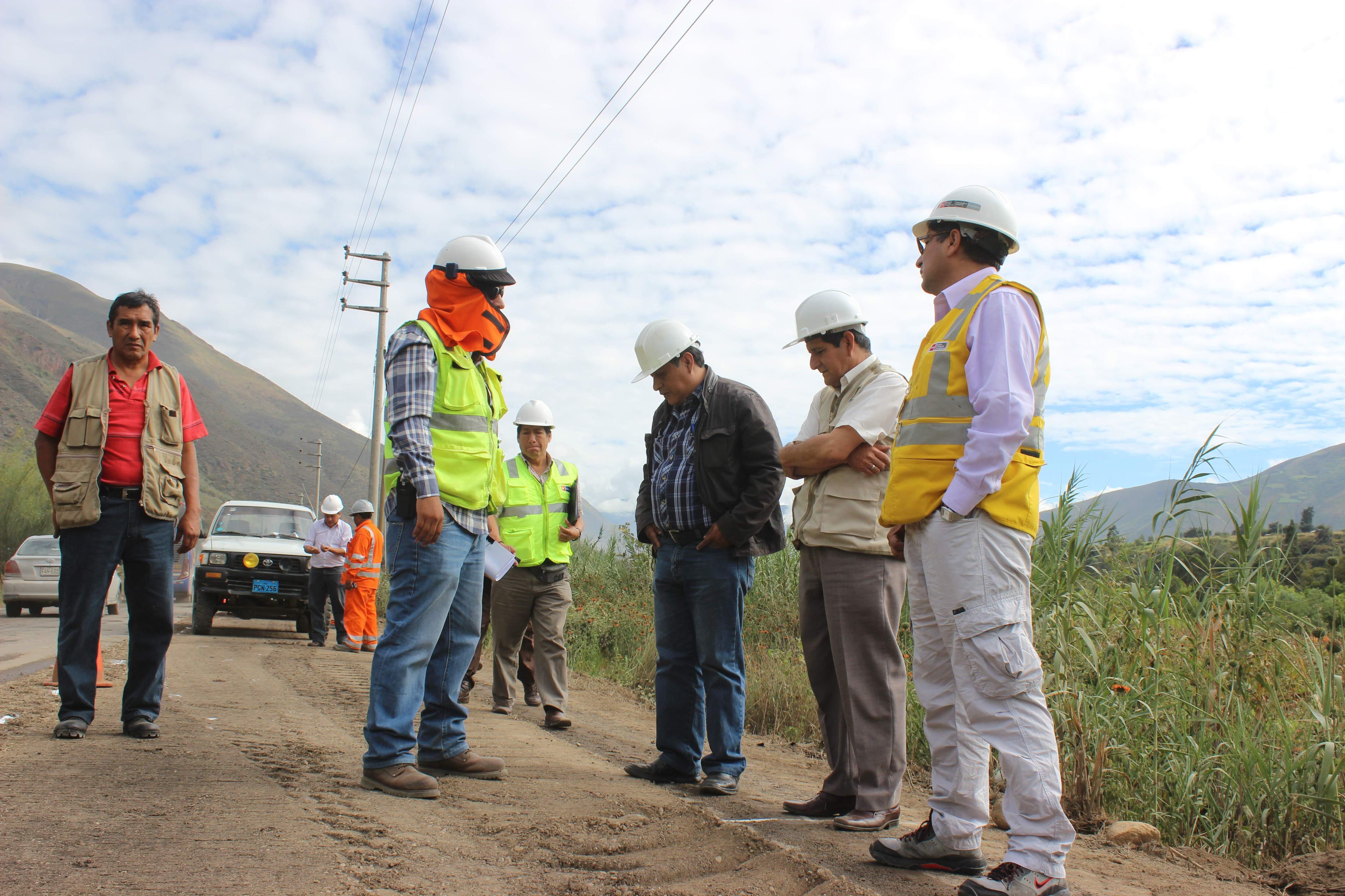 Mandatario regional verifica mejoramiento de la Carretera Central