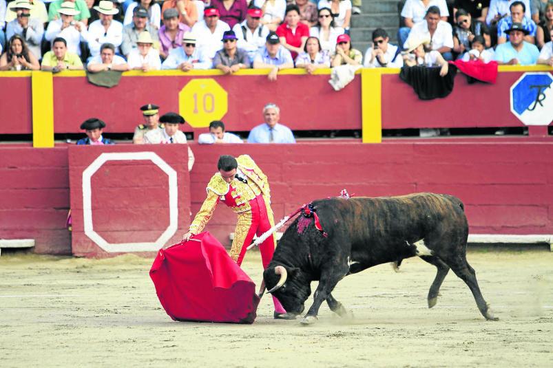 Corrida de toros genera movimiento de millónes de dólares