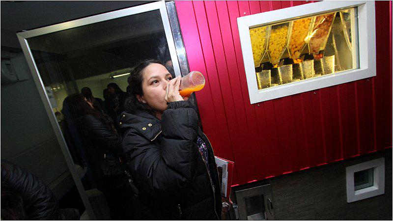 Emprendedora peruana crea la primera juguería inteligente del mundo  