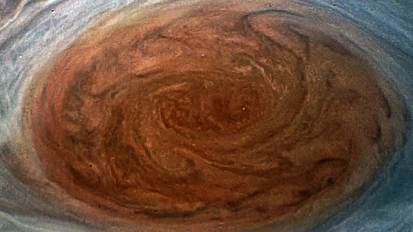 NASA difundió nuevas imágenes de la mancha roja de Júpiter