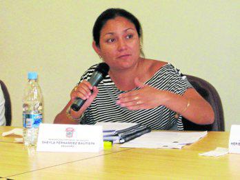Cuestionan a regidora Sheila Fernández