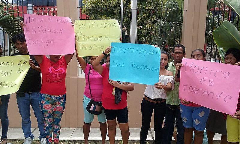 Tumbes: Familiares de acusada de parricidio "gritan" su inocencia durante audiencia (VIDEO)