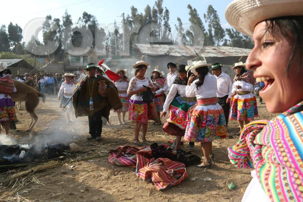 Así celebran humanos y animales en fiesta de Santiago (FOTOS)