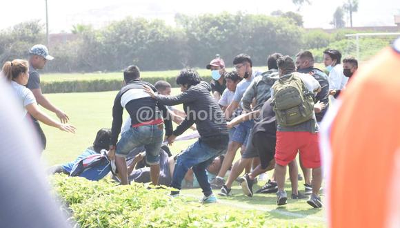 Clásico de menores entre Universitario y Alianza Lima acabó con pelea y disparos. (Foto: @luisholguin)