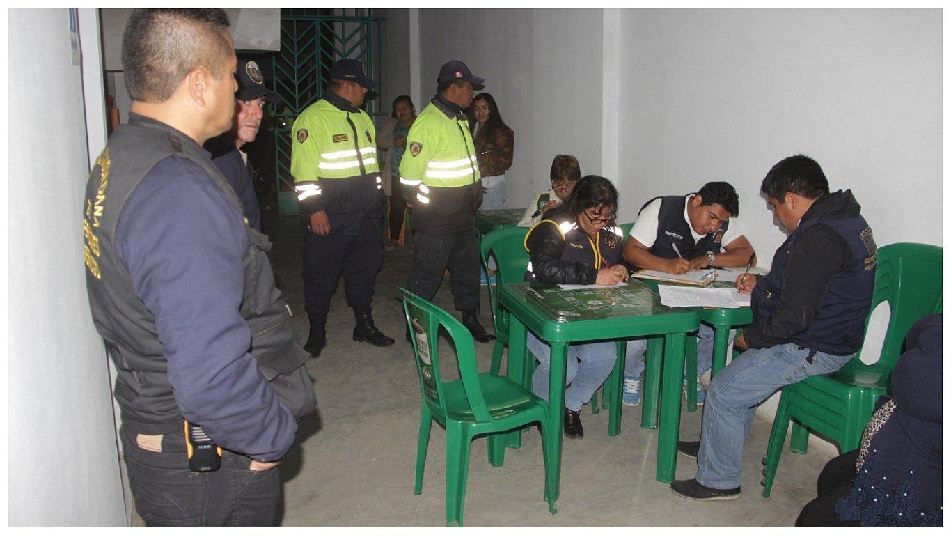 Ordenan cierre de establecimiento que operaba sin licencia 