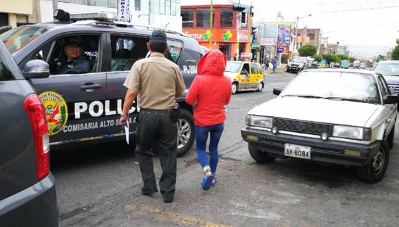 Arequipa: Embarazada golpea a policía femenina tras ser intervenida por no usar mascarilla.