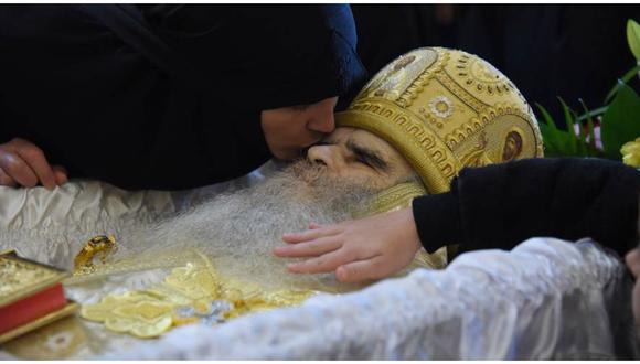 Muere arzobispo de Montenegro por COVID-19 y miles de fieles acuden a darle ‘el último beso’. (Foto: EFE)