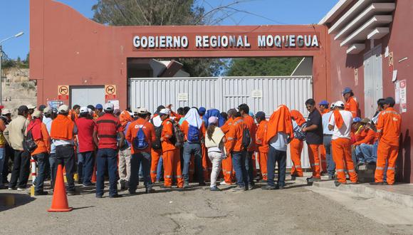 Moquegua: Con plantón obreros reclaman por paralización del Hospital Regional