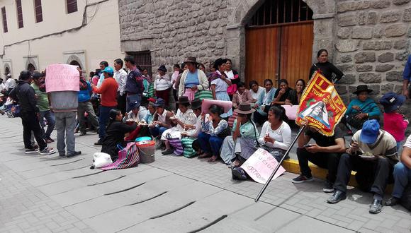 Pobladores de Huascahura realizan marcha pidiendo culminación de la obra de infraestructura educativa 