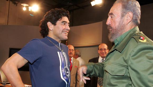 Cuatro años después de la muerte de Fidel Castro a los 90 años de edad en 2016, Maradona ha fallecido a los 60, una coincidencia que marcará en adelante la colección de efemérides del 25 de noviembre. (Foto: ISMAEL FRANCISCO GONZALEZ / AFP)