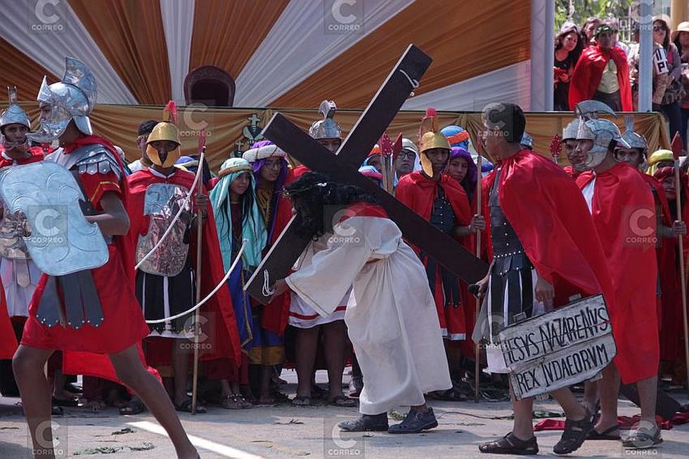 Realismo en escenificación de Pasión y Muerte de Jesús en la I.E. Ejército