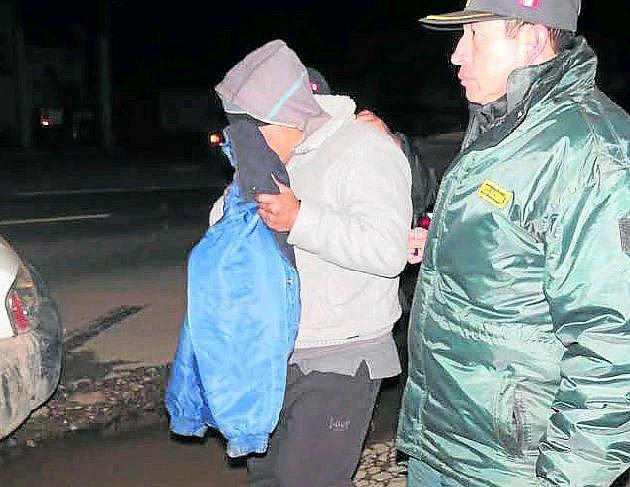 Juliaca: Taxista es detenido por llevar dos pistolas a abordo de su vehículo 