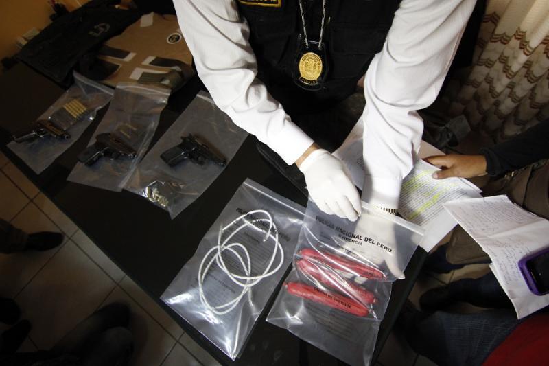 Sujetos escondían arsenal de guerra en fundo