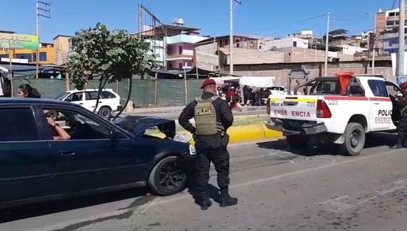 Auto impactó por alcance al patrullero CL22 135, perteneciente a la unidad de emergencia de la Región Policial de Moquegua. (Foto: Difusión)