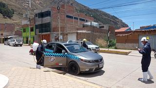 Desinfectan para evitar contagios del COVID-19 en Huancavelica