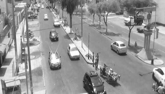 Trujillo: Camioneta choca a motociclista y se da a la fuga (VIDEO) 