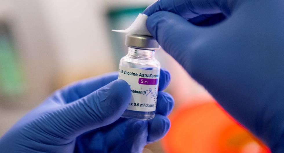 Imagen de la vacuna contra el coronavirus de AstraZeneca. (Foto referencial, LENNART PREISS / AFP).
