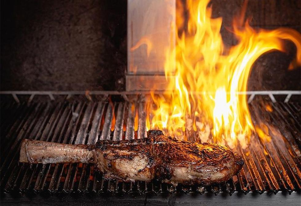 El restaurante Sapiens del chef Jaime Pesaque celebra su un año de deleitar a sus comensales con carnes, vegetales y arroces a la brasa. | TOMAHAWK - Del fuego a la mesa | (Foto: Instagram @sapienslima)