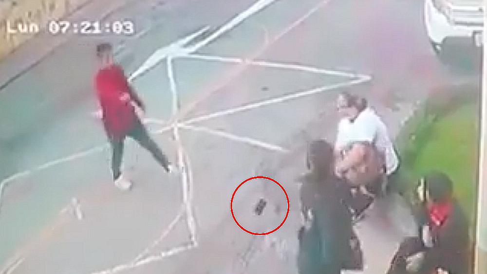 Cercado de Lima: Profesora entregó su celular a delincuentes antes de que le robaran (VIDEO)