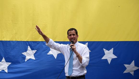 Guaidó invita a movilizarse en plena pandemia en honor al personal sanitario. (Federico Parra/AFP).