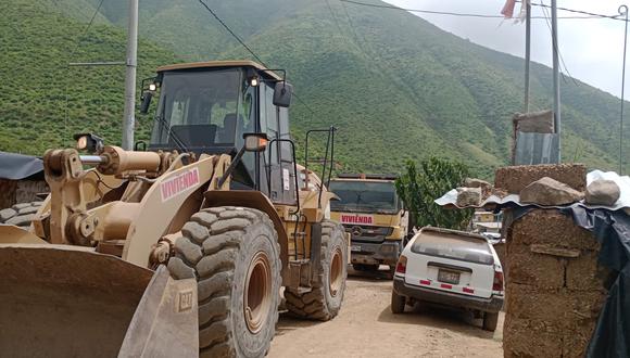 Ministerio de Vivienda desplaza maquinaria pesada a zona afectada en Huaral.