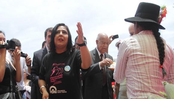 Ministra Ana Jara podría ser denunciada por caso de "donaciones"