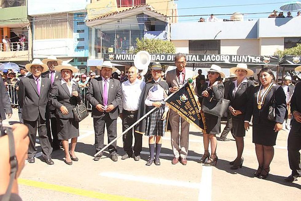Desfile escolar por aniversario de Jacobo Hunter