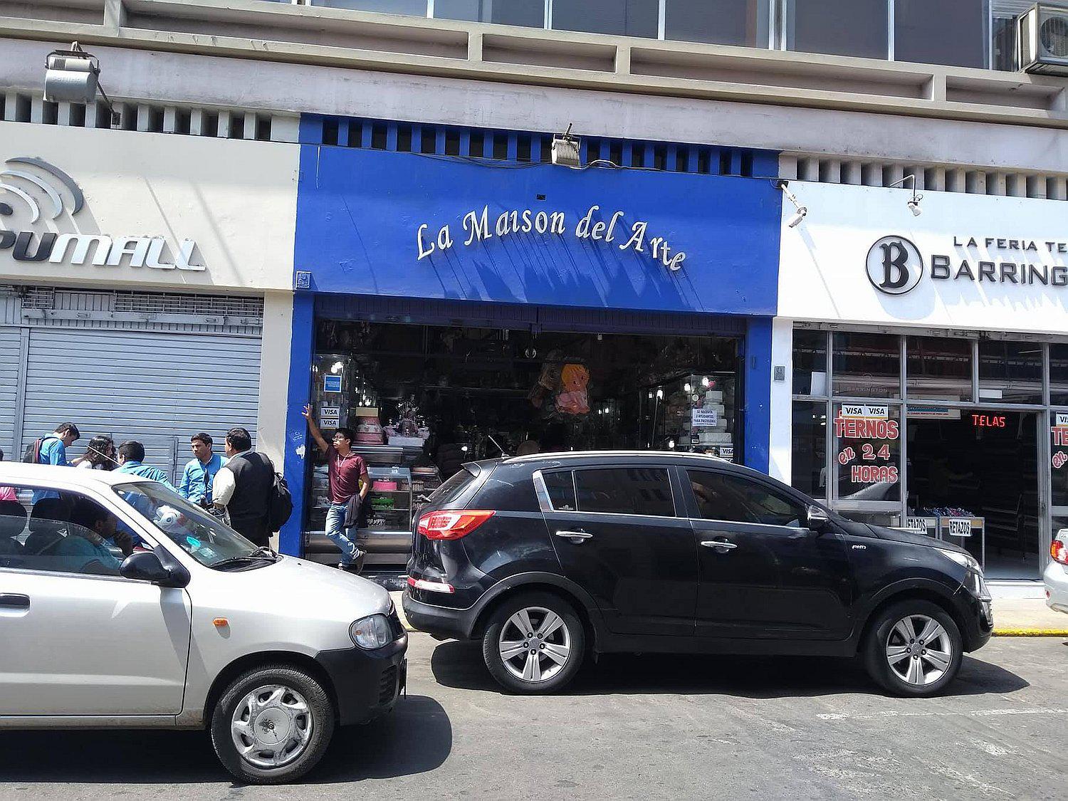 Trujillo: Delincuentes intentan robar en tienda de tortas a dos cuadras de comisaría (VIDEO)