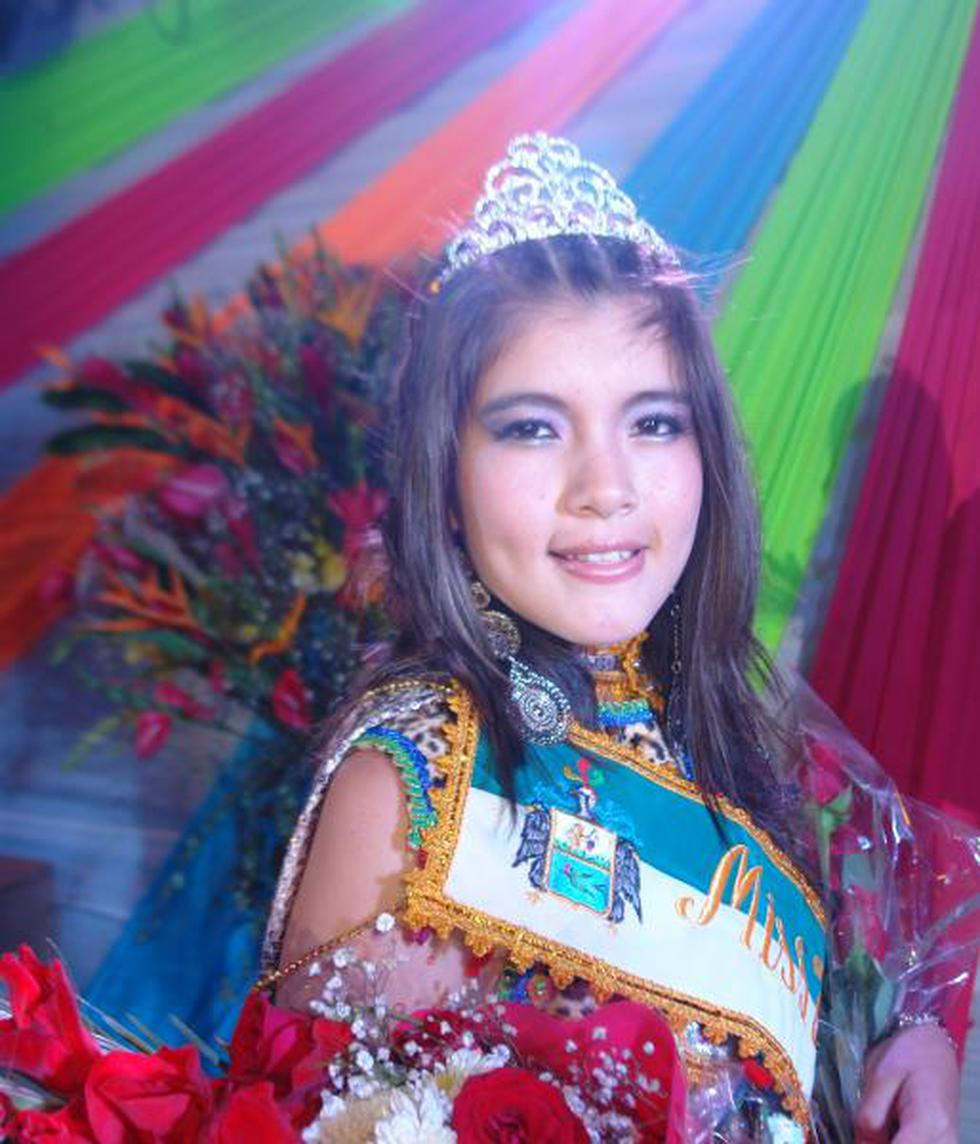 Jessica es la reina del carnaval en Huánuco