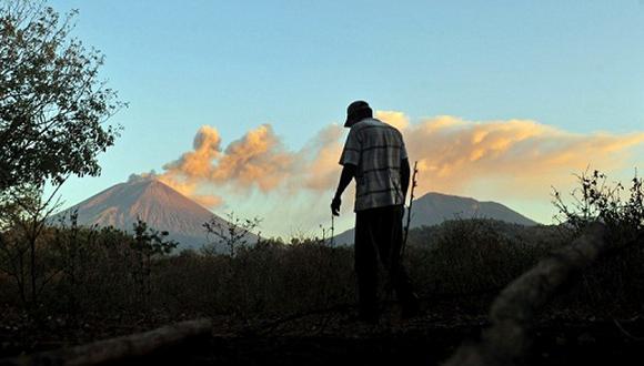Nicaragua: Lluvia de cenizas cubre poblados aledaños al volcán San Cristobal