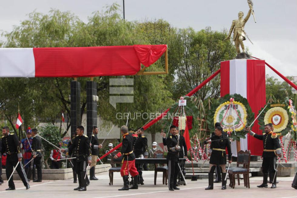 Ejército rinde homenaje a la Bandera del Perú
