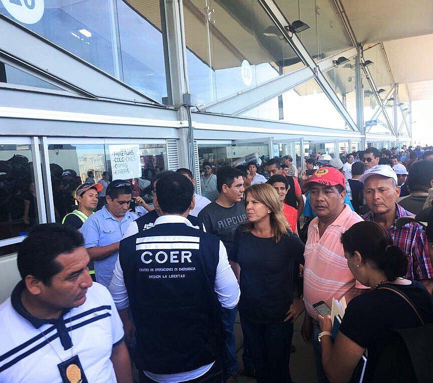 PPK y Cayetana Aljovín supervisan acciones de atención a damnificados de La Libertad  