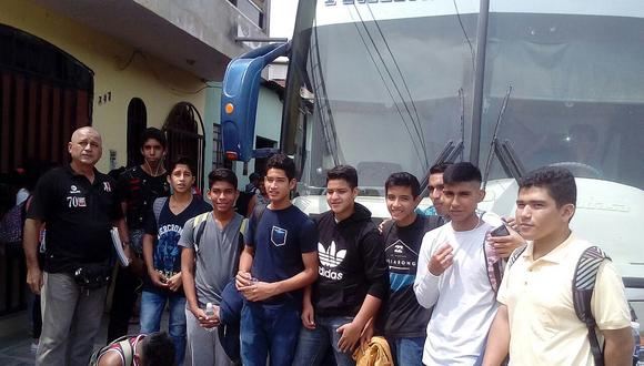 Tumbes: La delegación masculina de balonmano viaja a Lima para Juegos Escolares
