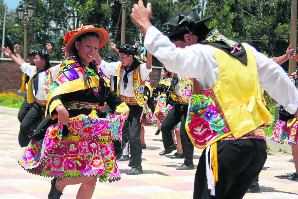 Huaylarsh, danza oriunda del centro del país. Fuente: Diario Correo