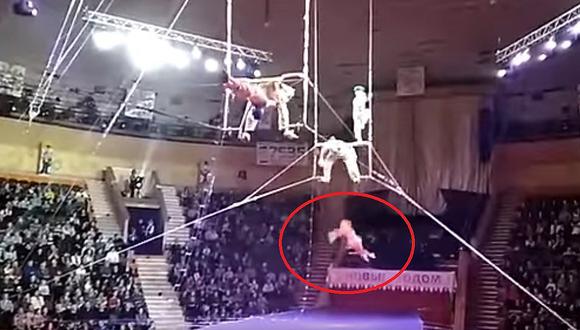 Acróbata de circo cae vertiginosamente tras peligrosa pirueta aérea (VIDEO) 