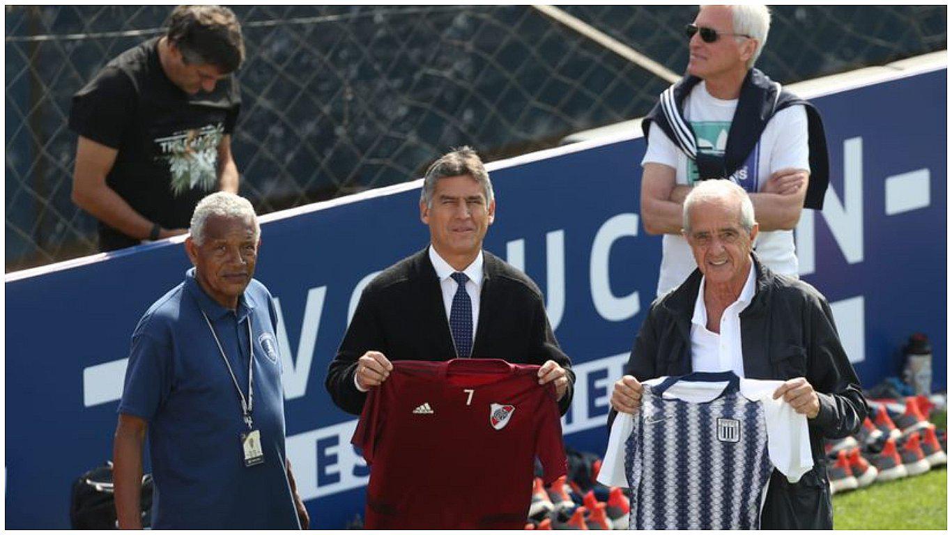  ​River Plate y Alianza Lima intercambiaron camisetas durante entrenamiento