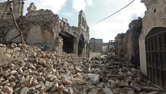 Una imagen muestra los escombros en el casco antiguo de Alepo el 7 de febrero de 2023 luego de un terremoto mortal.  (Foto de Louai Beshara / AFP)