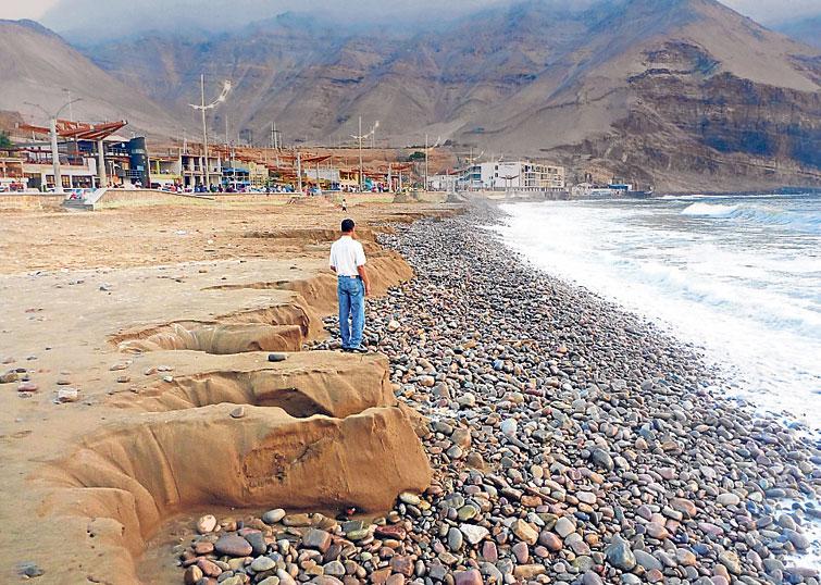 Comuna de Lima señala que colocó arena en La Herradura por informes de la Marina
