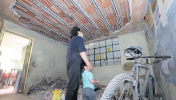 El problema fue en Fátima debido al movimiento de camiones de alto  tonelaje. Aseguran que el daño en su vivienda fue por trabajos en la Variante. (Foto: Correo)