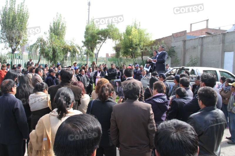 Trabajadores hacen plantón en municipalidad de El Tambo 