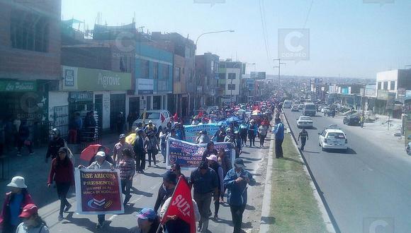 Maestros bloquearon salida norte de Tacna