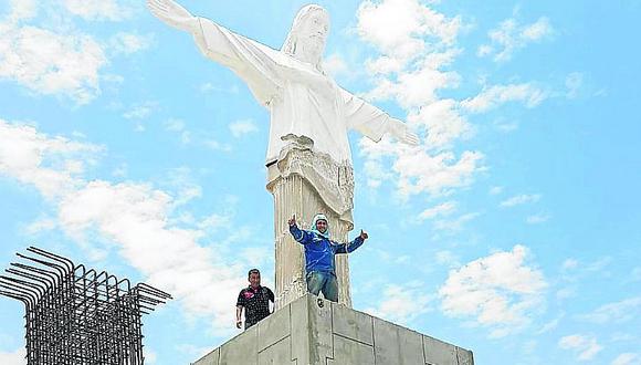  “Cristo blanco” ya corona el mirador turístico San Carlos