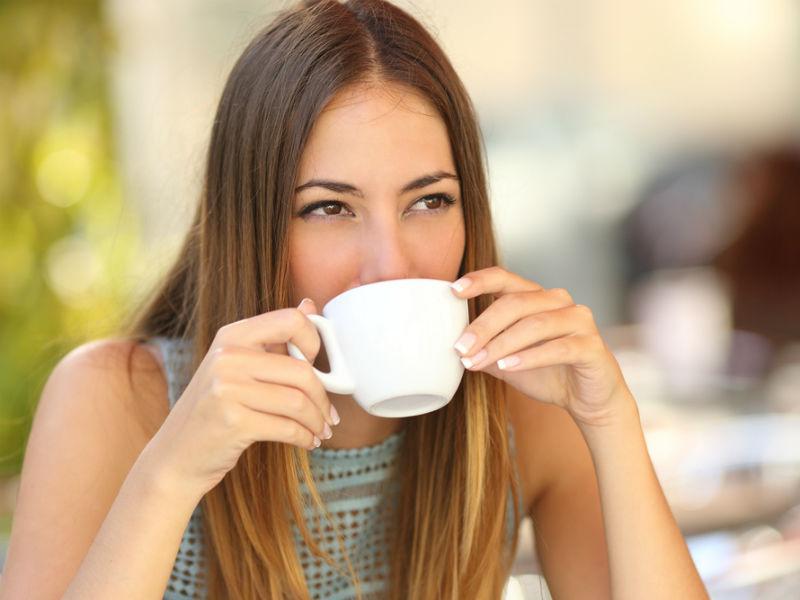 Bebe café diariamente reduce la recurrencia del cáncer de colon