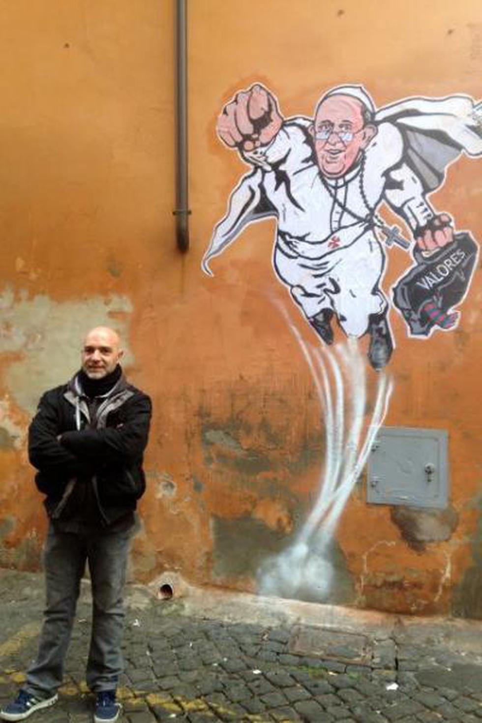 Conoce al artista que dibujó al Papa como superhéroe (FOTOS)