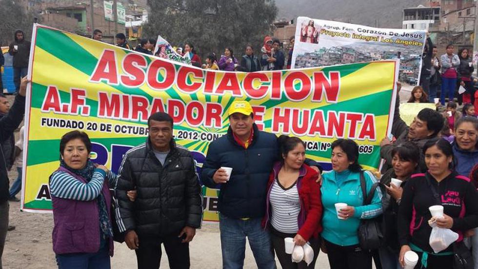 Elecciones 2014: Burgos sigue en campaña pese a tacha del JNE