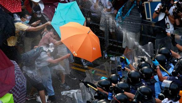 Estudiantes amenazan con ocupar oficinas del gobierno en Hong Kong